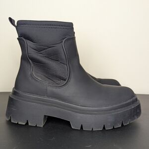 Torrid Women's‎ Chelsea Rain Boots Black Platform 7 Wide Width